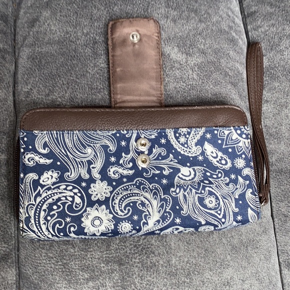 ๐ป Brown & Navy Printed Pattern Functional Wallet Casual Wristlet! ๐ Preloved - Picture 3 of 8